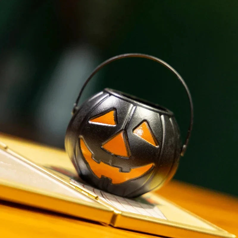 Halloween Plüschkatze – Schwarze Hexenkatze Kuscheltier für Kinder