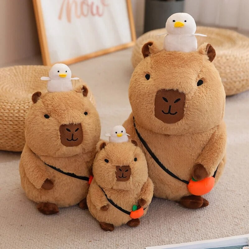 Plüsch Capybara Schlafende Figur – Flauschiges Kuscheltier mit Orange Plushie