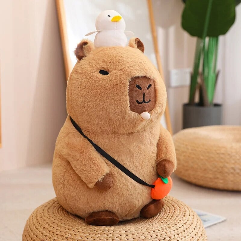 Plüsch Capybara Schlafende Figur – Flauschiges Kuscheltier mit Orange Plushie