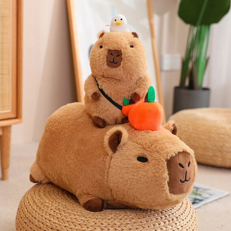 Plüsch Capybara Schlafende Figur – Flauschiges Kuscheltier mit Orange Plushie